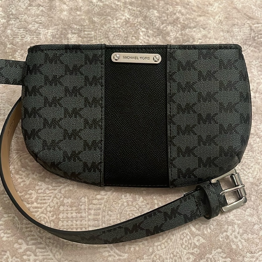 Brand New Michael Kors Black Zippered Belt Bag Fanny Pack w/ Silver Tone Accents